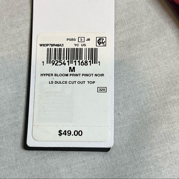 Guess NWT LS dulce cut out top in hyper bloom Pinot noir size M - Picture 11 of 16